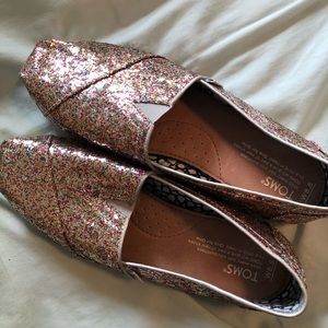 Rainbow Multi Glitter TOMS 🌈